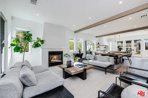 $3,499,000 | 935 South Burnside Avenue, Los Angeles, CA 90036