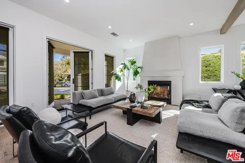 $3,499,000 | 935 South Burnside Avenue, Los Angeles, CA 90036