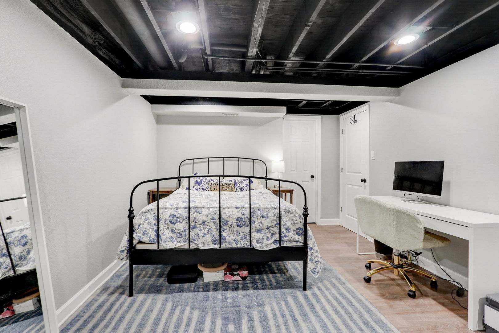 1514 Applegate Drive Naperville, IL 60565 - Photo 38 of 51 a view of a livingroom with furniture and a workspace