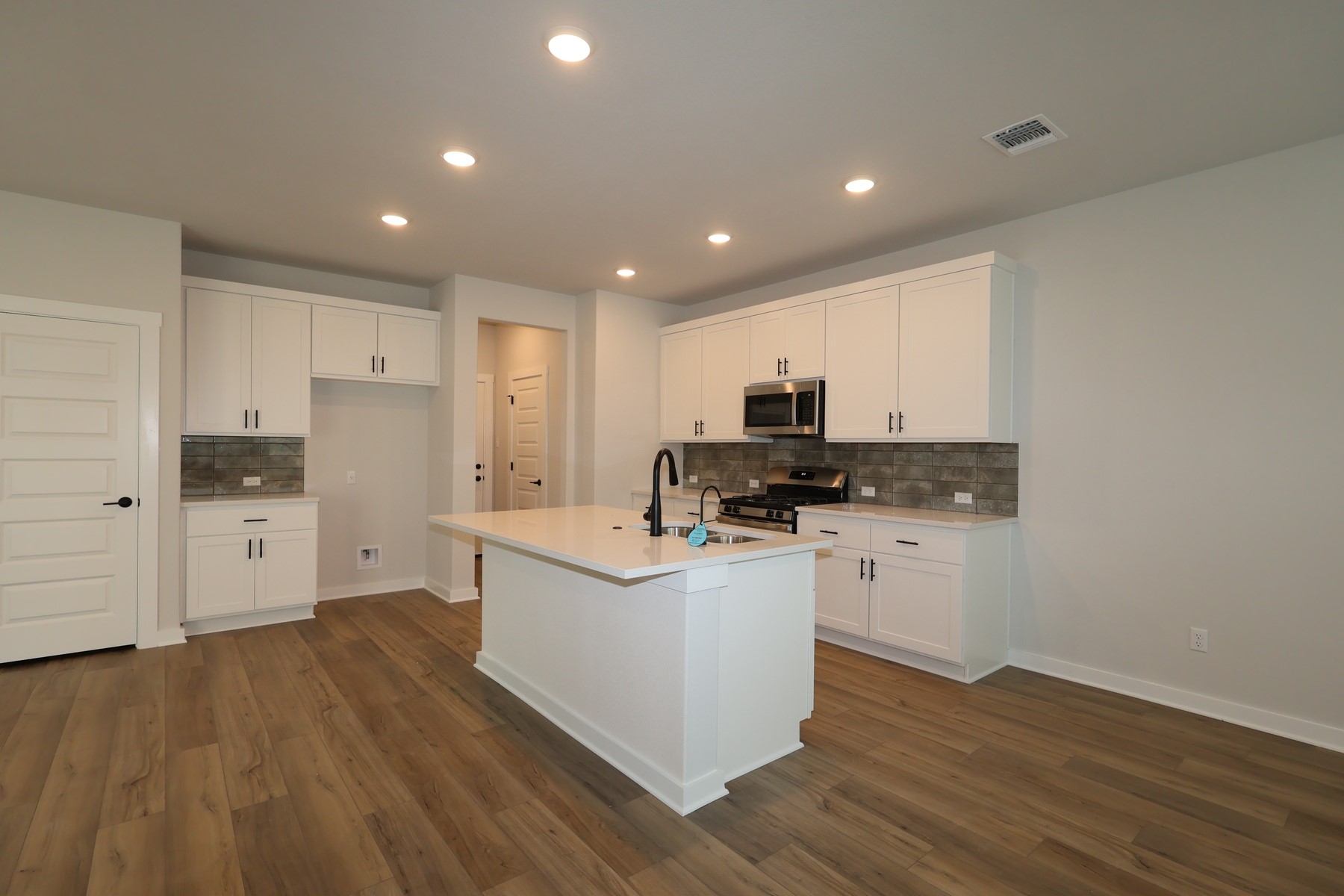 300 Marie Way Georgetown, TX 78626 - Photo 5 of 16