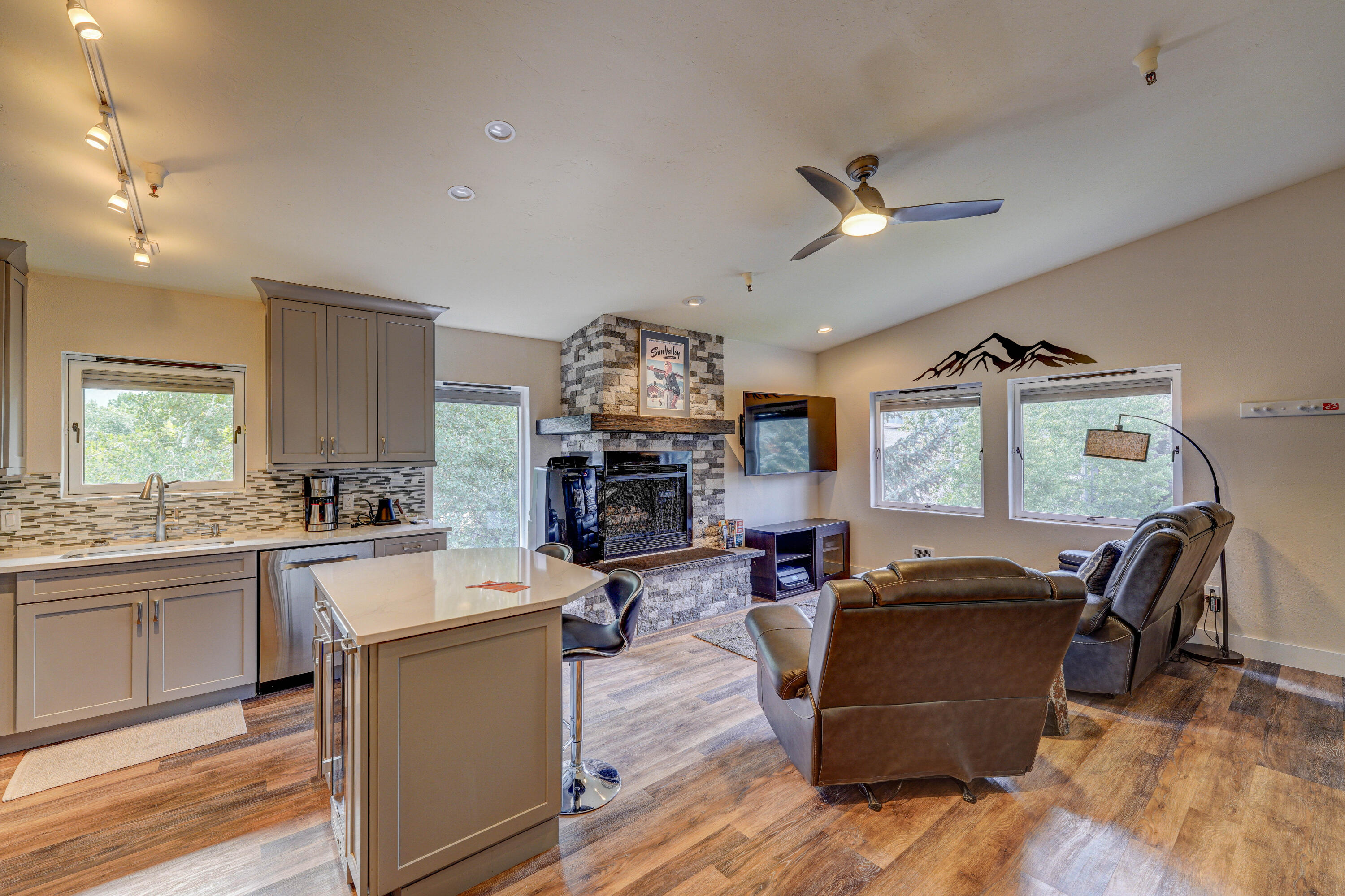 351 2nd Avenue South, Unit 506 Ketchum, ID 83340 - Photo 3 of 13 506 Christophe-03