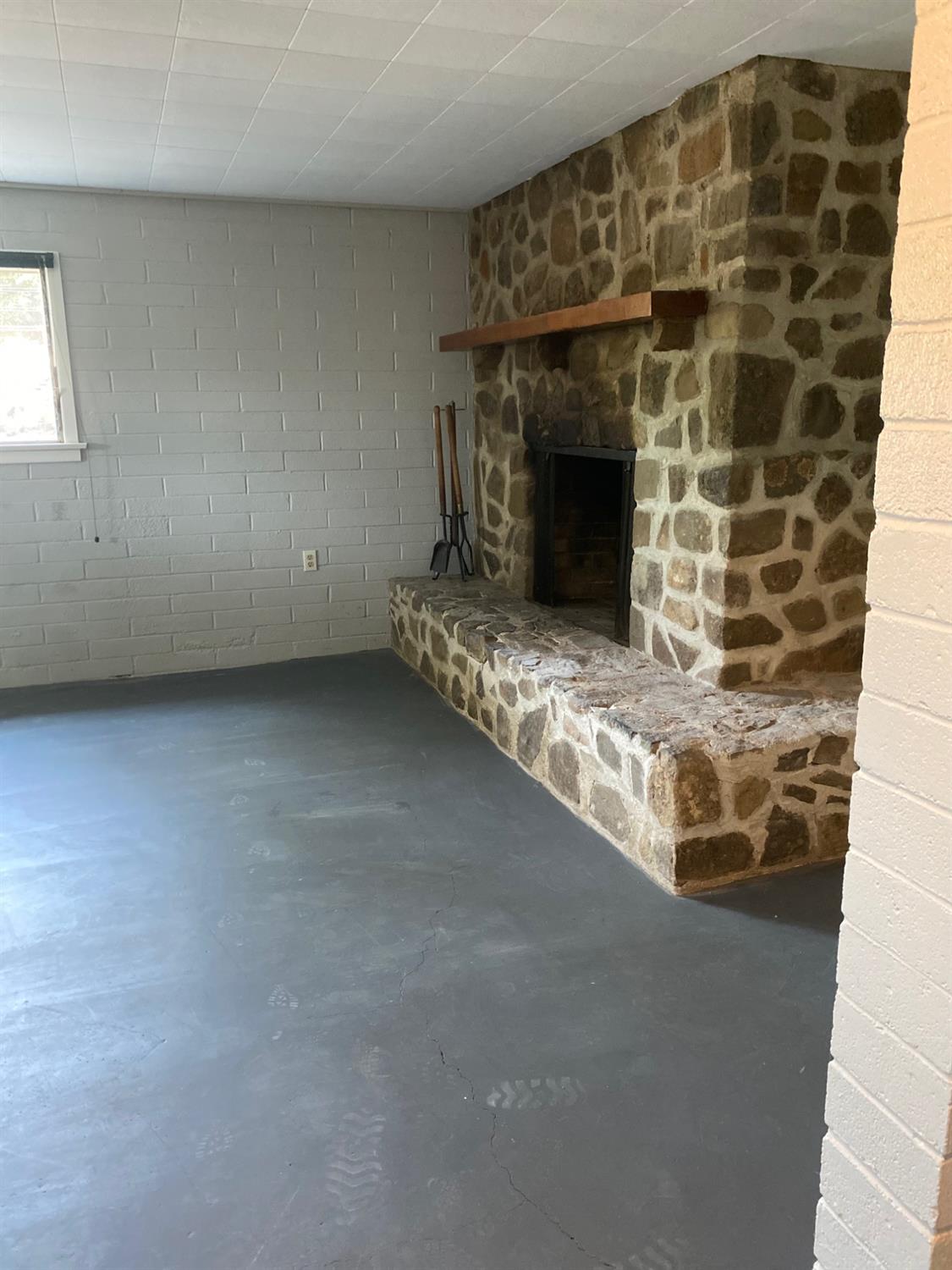 1073 Shippee Lane Ojai, CA 93023 - Photo 15 of 28 a view of empty room with a fireplace
