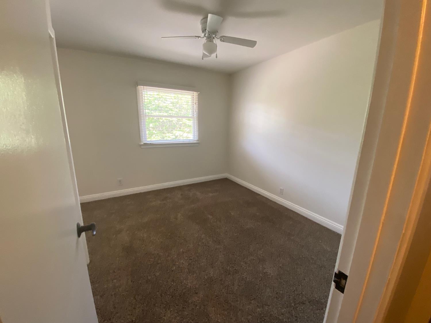 1073 Shippee Lane Ojai, CA 93023 - Photo 17 of 28 an empty room with a window