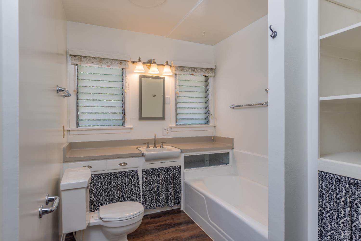1073 Shippee Lane Ojai, CA 93023 - Photo 24 of 28 a bathroom with a sink a toilet a mirror and bathtub