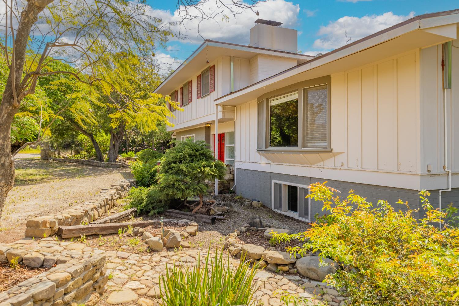 1073 Shippee Lane Ojai, CA 93023 - Photo 27 of 28 a front view of a house with a yard
