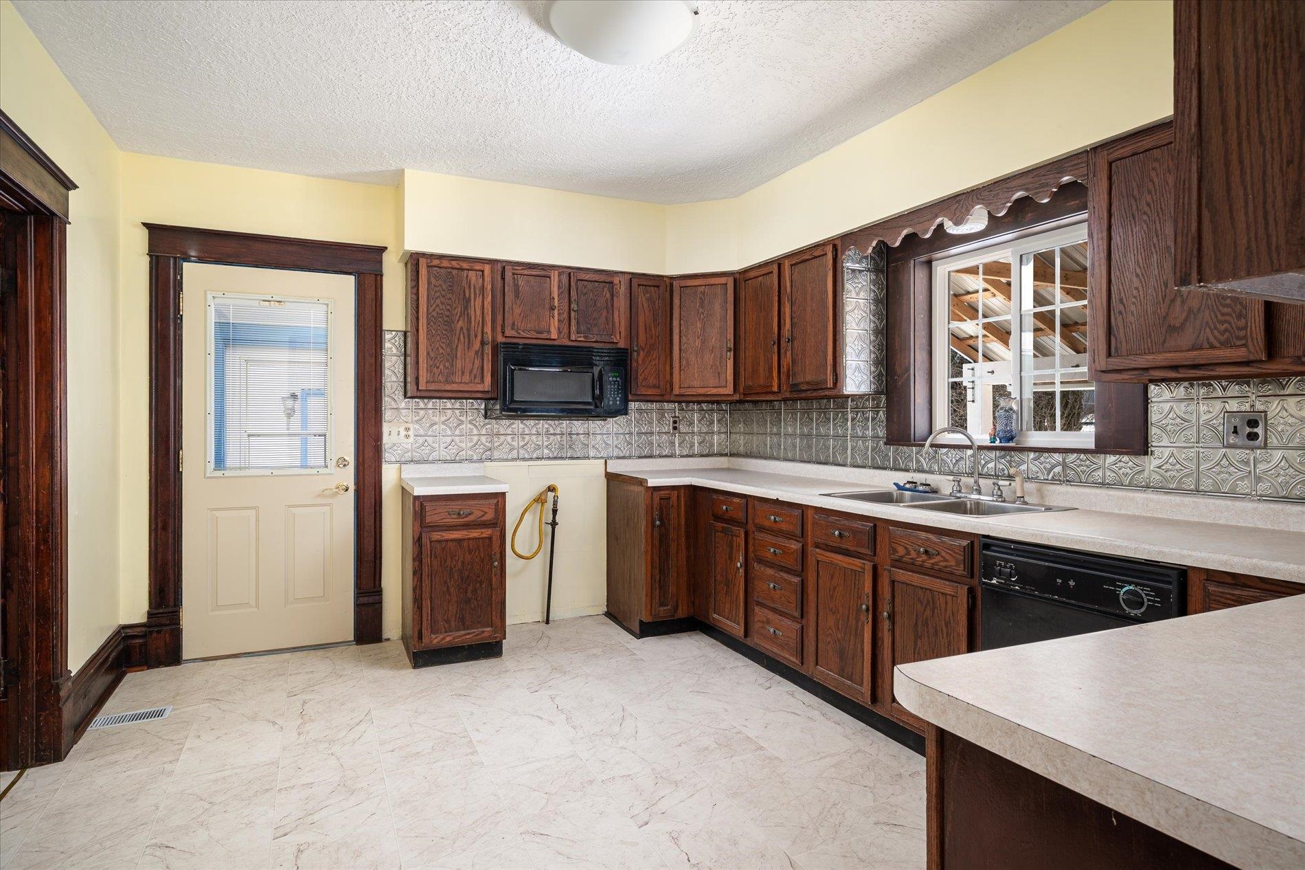 120 North State Street La Farge, WI 54639 - Photo 8 of 20