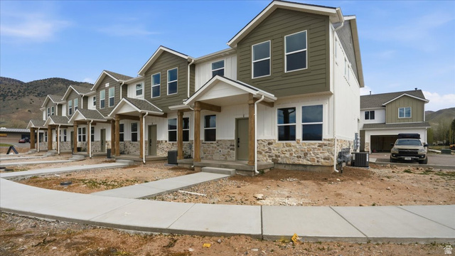 194 North 300th East, Unit 2 Morgan, UT 84050 - Photo 5 of 32 This is not the exact unit. All units have the same style and finishes throughout.