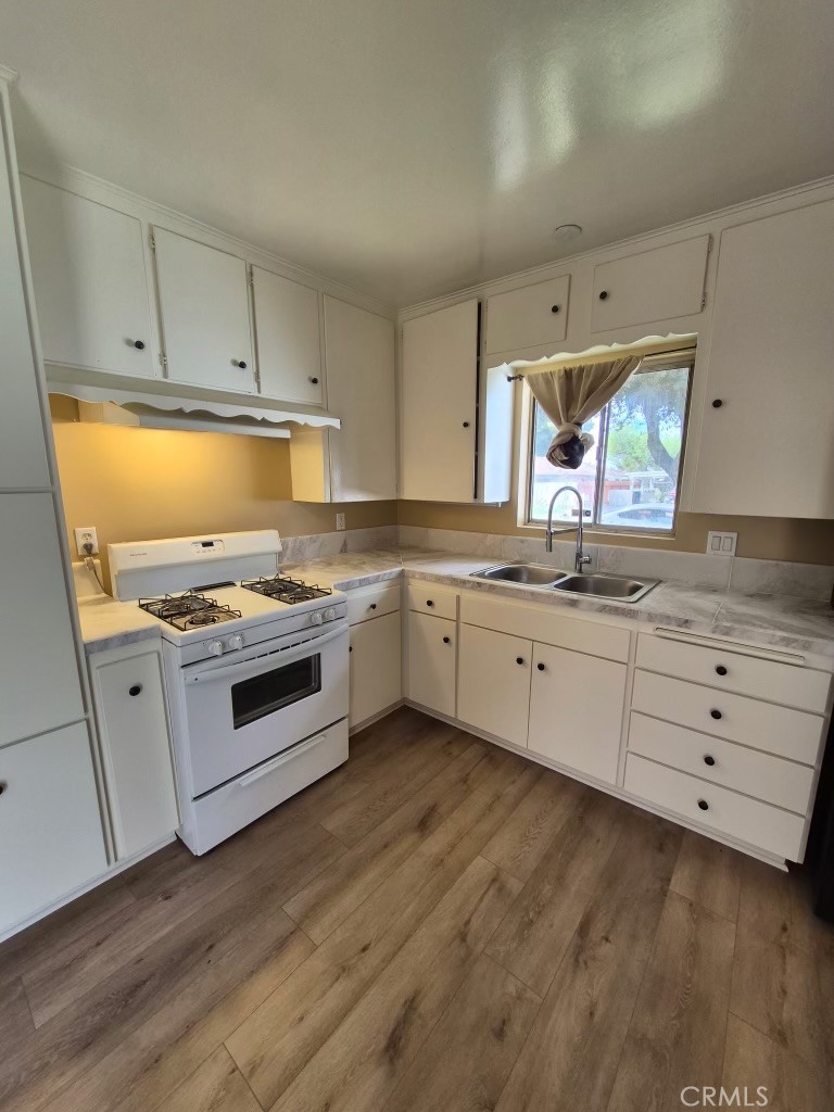 9330-9332 Saffron Court Riverside, CA 92503 - Photo 4 of 21 new kitchen cabinets & countertop