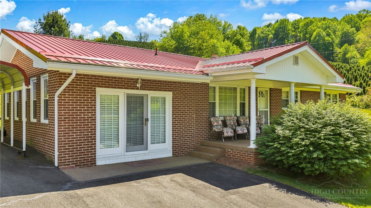 346 Piney Creek Road Lansing, NC 28643 - Photo 2 of 24 a front view of a house with garden
