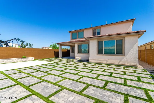 $3,200 | 8773 West Medlock Drive, Glendale, AZ 85305