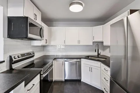 $174,900 | 2030 Ridge Drive, Unit 31, St. Louis Park, MN 55416