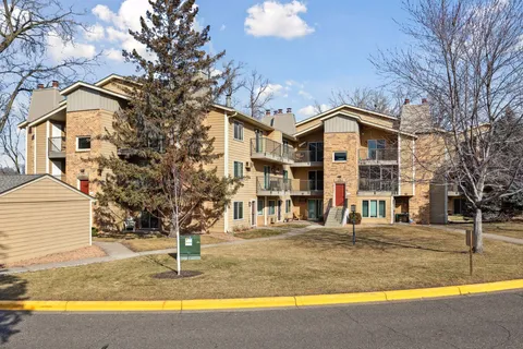 $174,900 | 2030 Ridge Drive, Unit 31, St. Louis Park, MN 55416