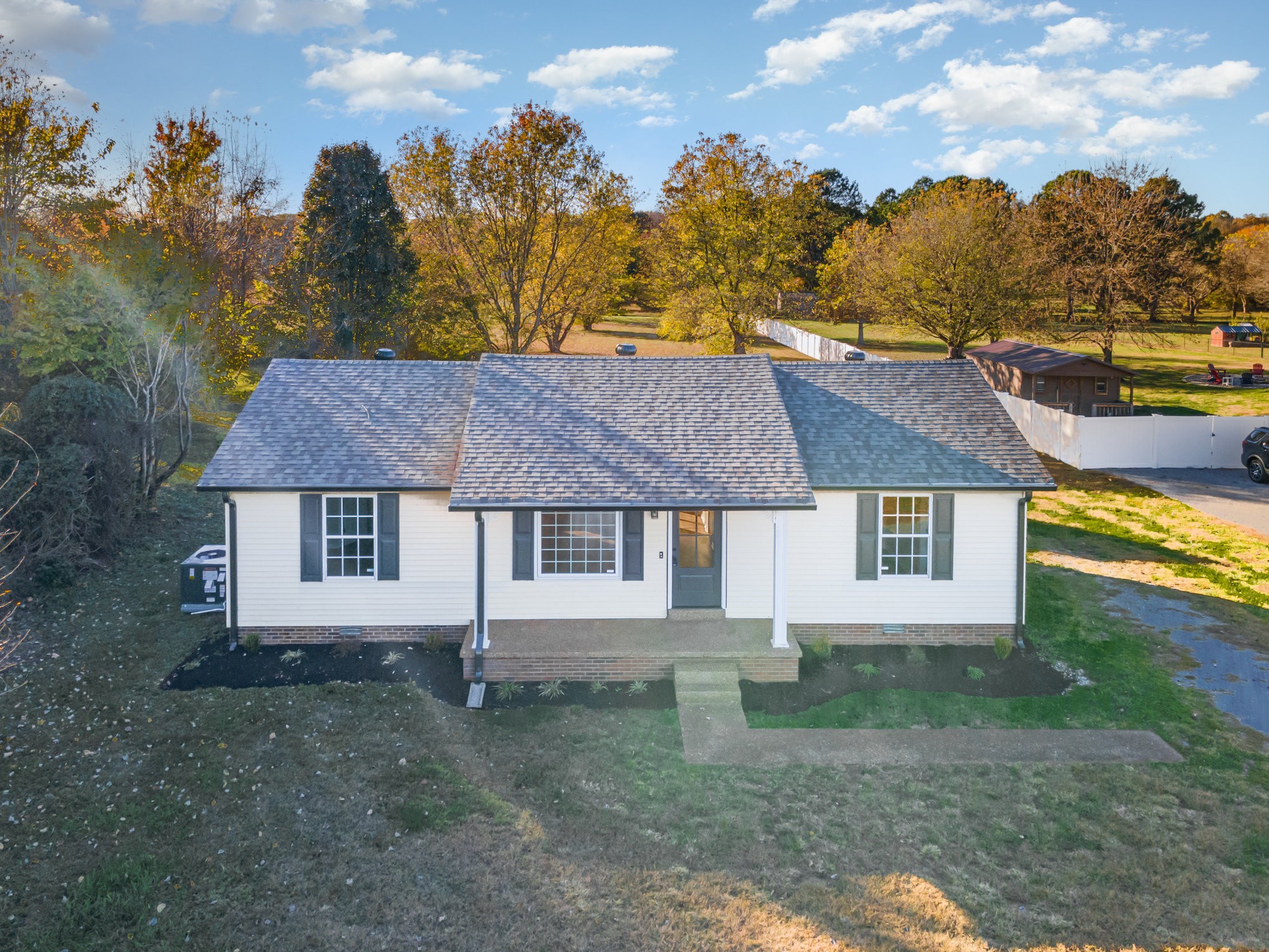 645 Airport Road Portland, TN 37148 - Photo 19 of 27 front view of a house and a yard