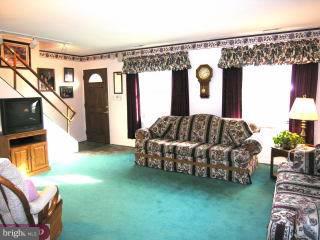 61 Upland Road Levittown, PA 19056 - Photo 3 of 6 Gallery Image 3