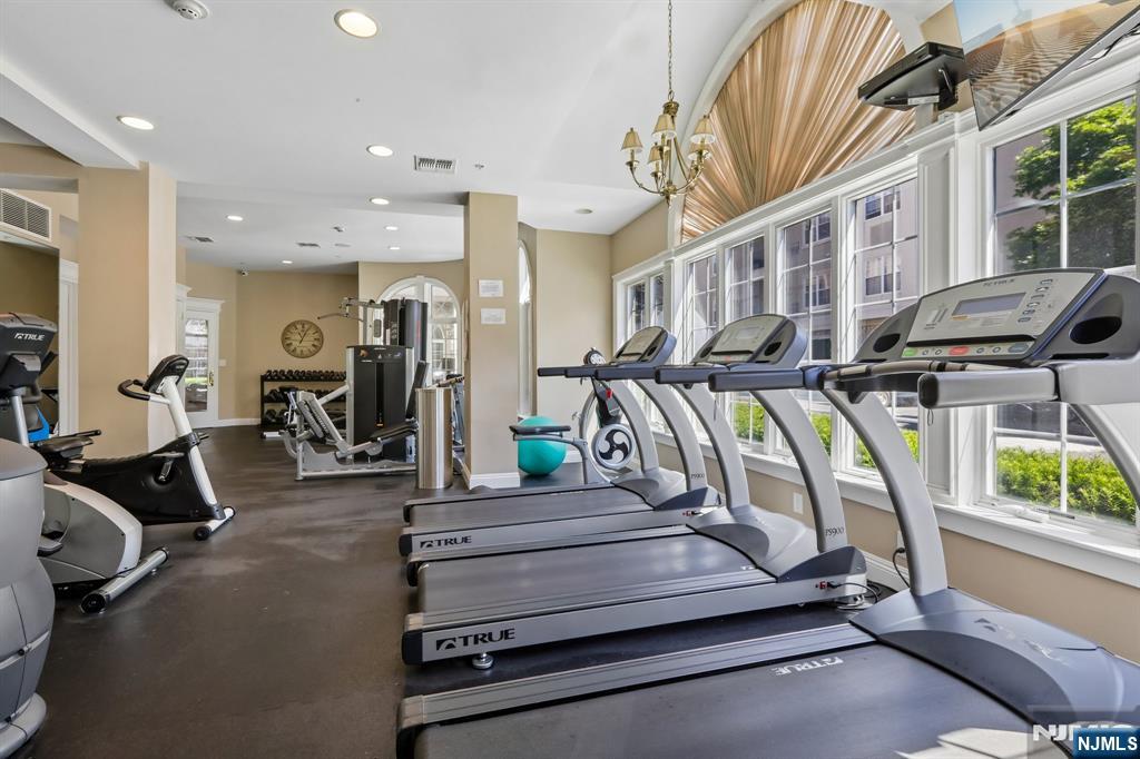 9104 Ravenscroft Road Clifton, NJ 07013 - Photo 45 of 50