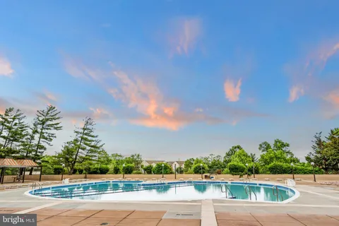 $289,900 | 3701 South George Mason Drive, Unit 916N, Falls Church, VA 22041