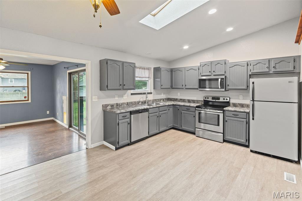 212 Red Bird Street Troy, IL 62294 - Photo 12 of 39