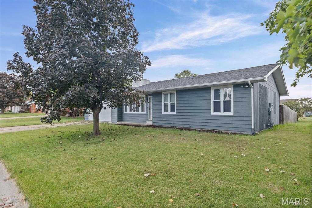 212 Red Bird Street Troy, IL 62294 - Photo 2 of 39