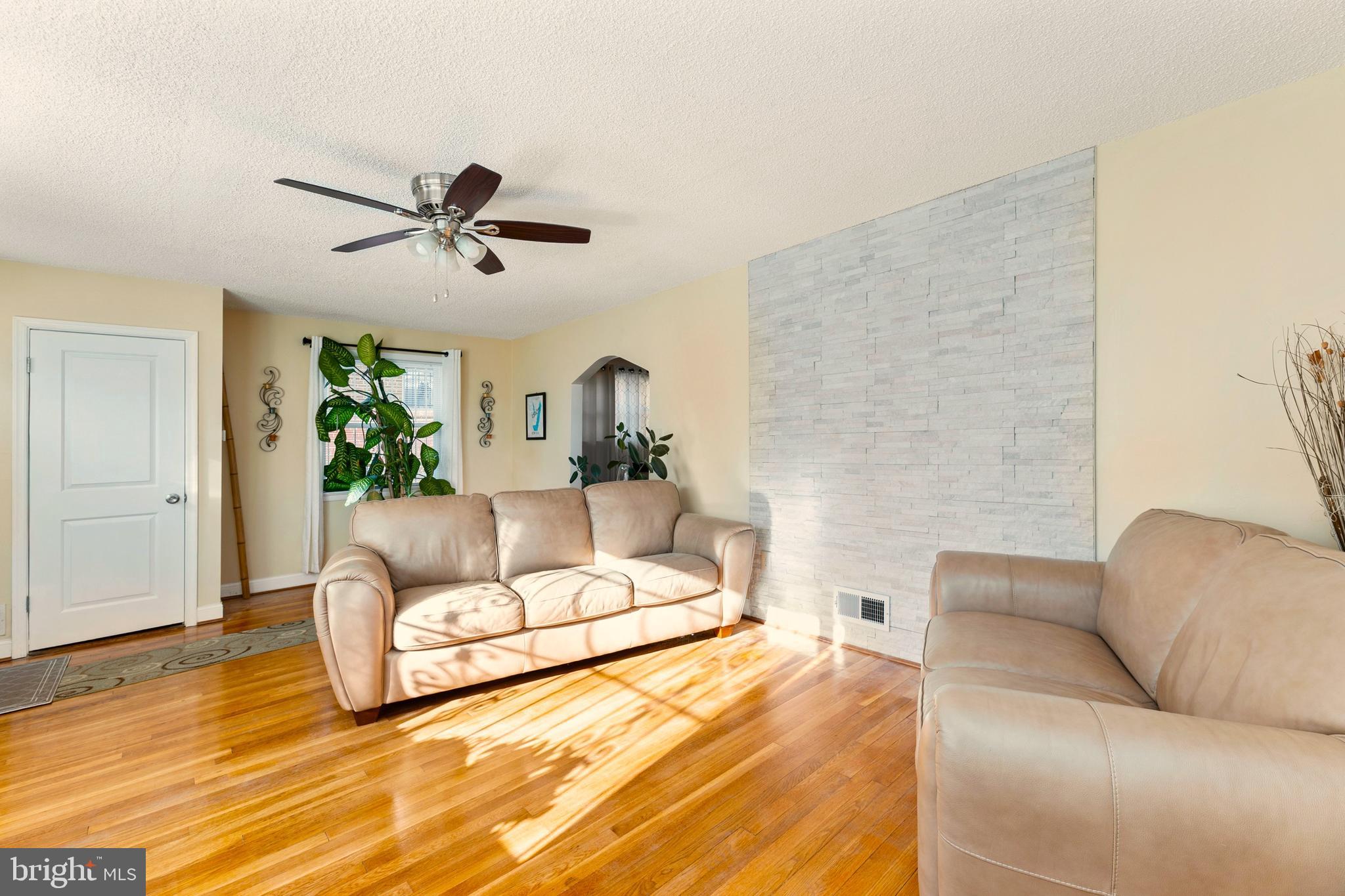 123 Walnut Street Northwest Washington, DC 20012 - Photo 7 of 38 a living room with furniture