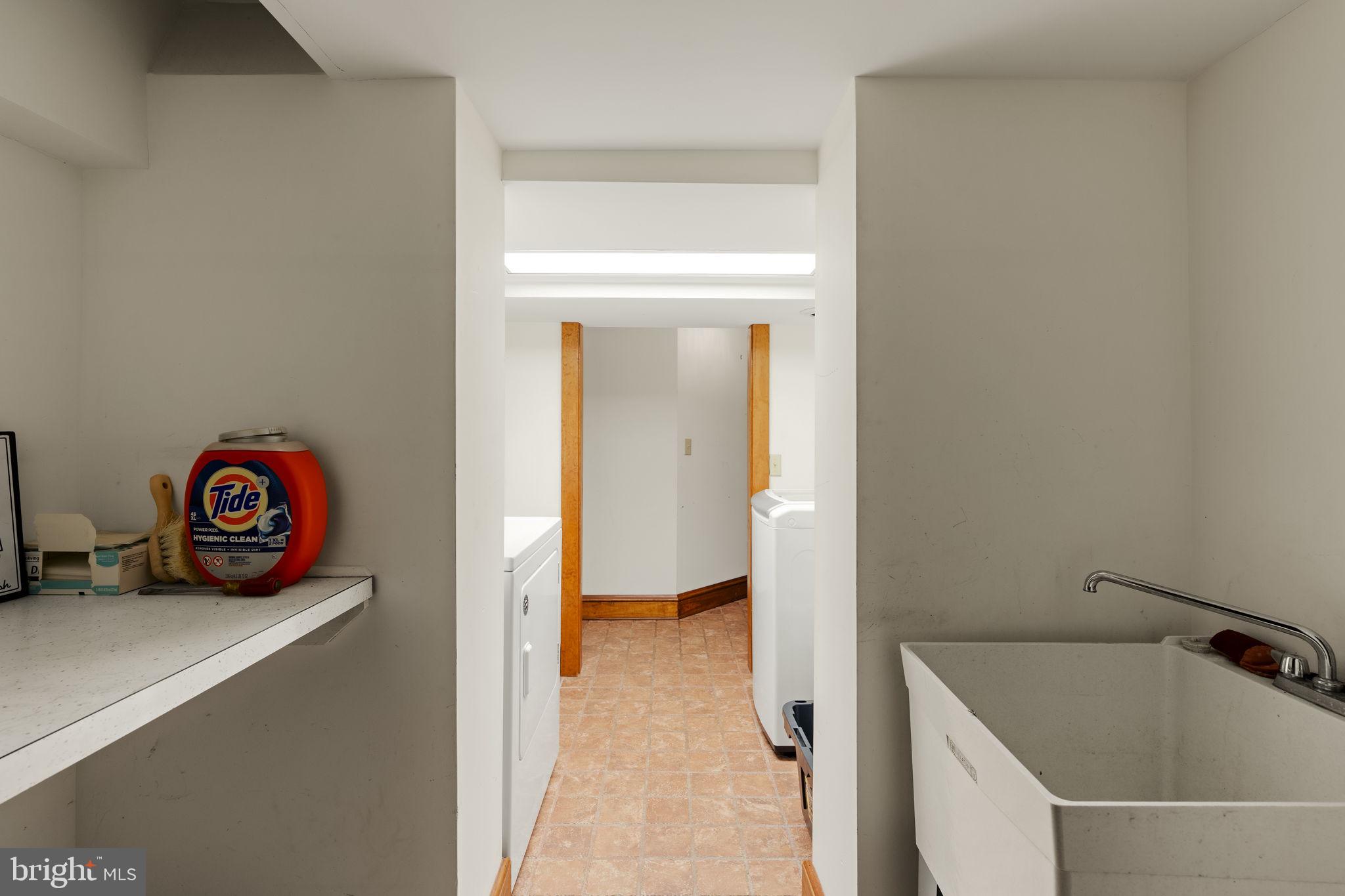 451 Pine Swamp Road Elverson, PA 19520 - Photo 45 of 91 a bathroom with a tub and a sink