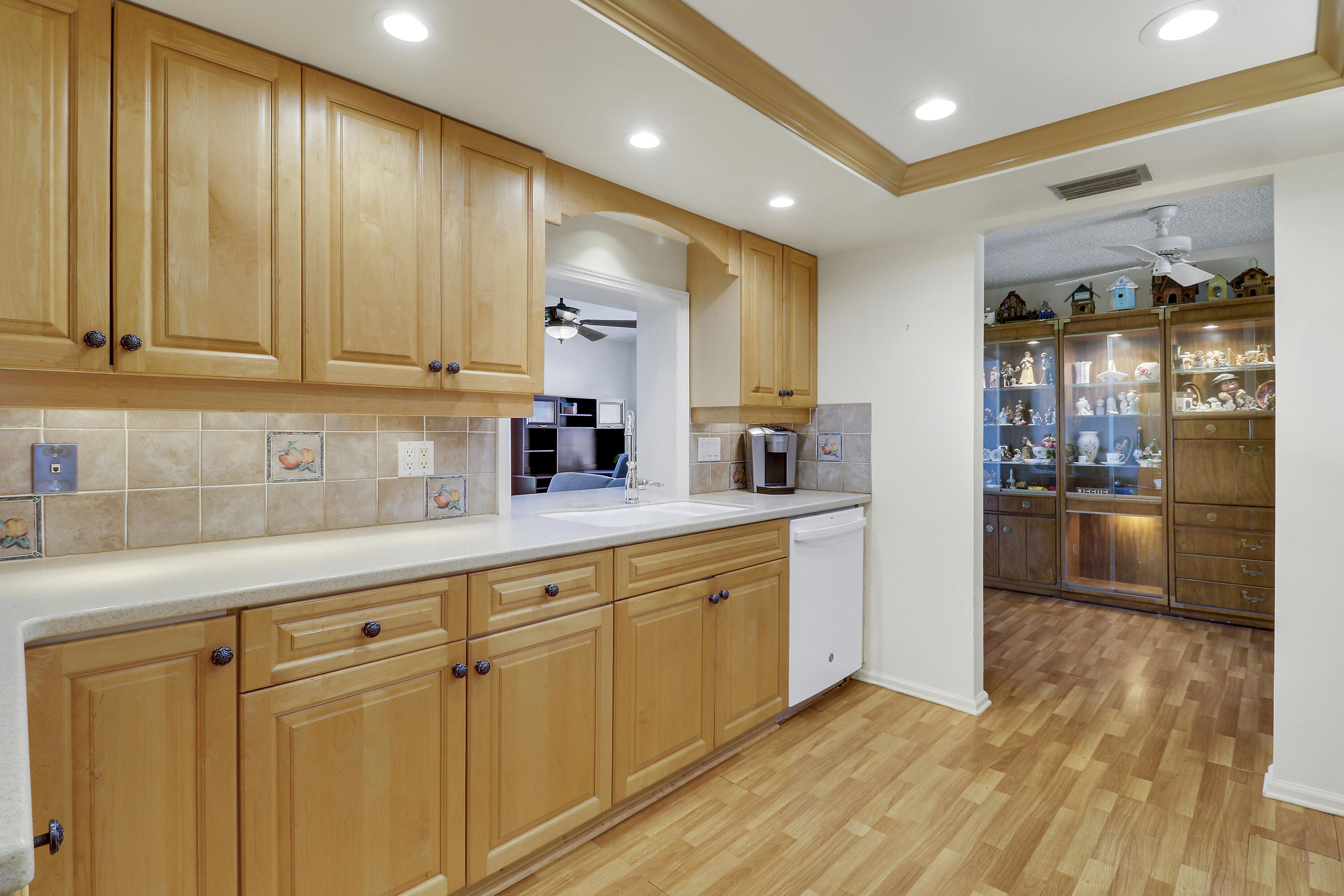 907 Prairie Road West Palm Beach, FL 33406 - Photo 6 of 27 Kitchen