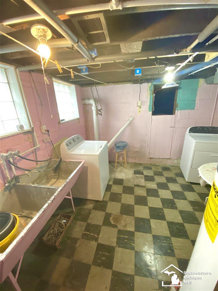 87 Walnut Street River Rouge, MI 48218 - Photo 49 of 61 50039164-48.JPG