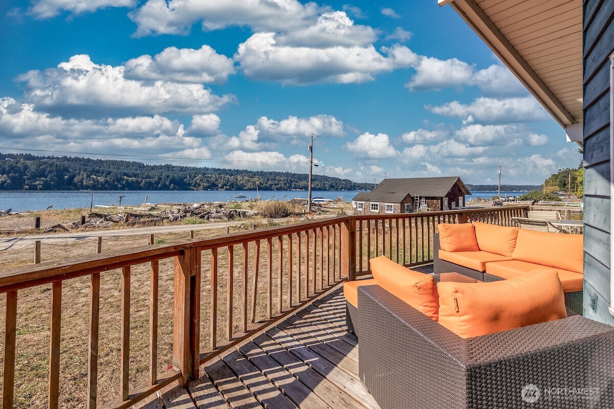27826 Manzanita Beach Road Southwest Vashon, WA 98070 - Photo 1 of 31 Gallery Image 1