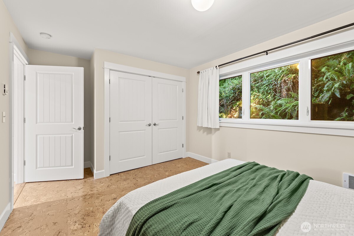 27826 Manzanita Beach Road Southwest Vashon, WA 98070 - Photo 13 of 31 Gallery Image 13