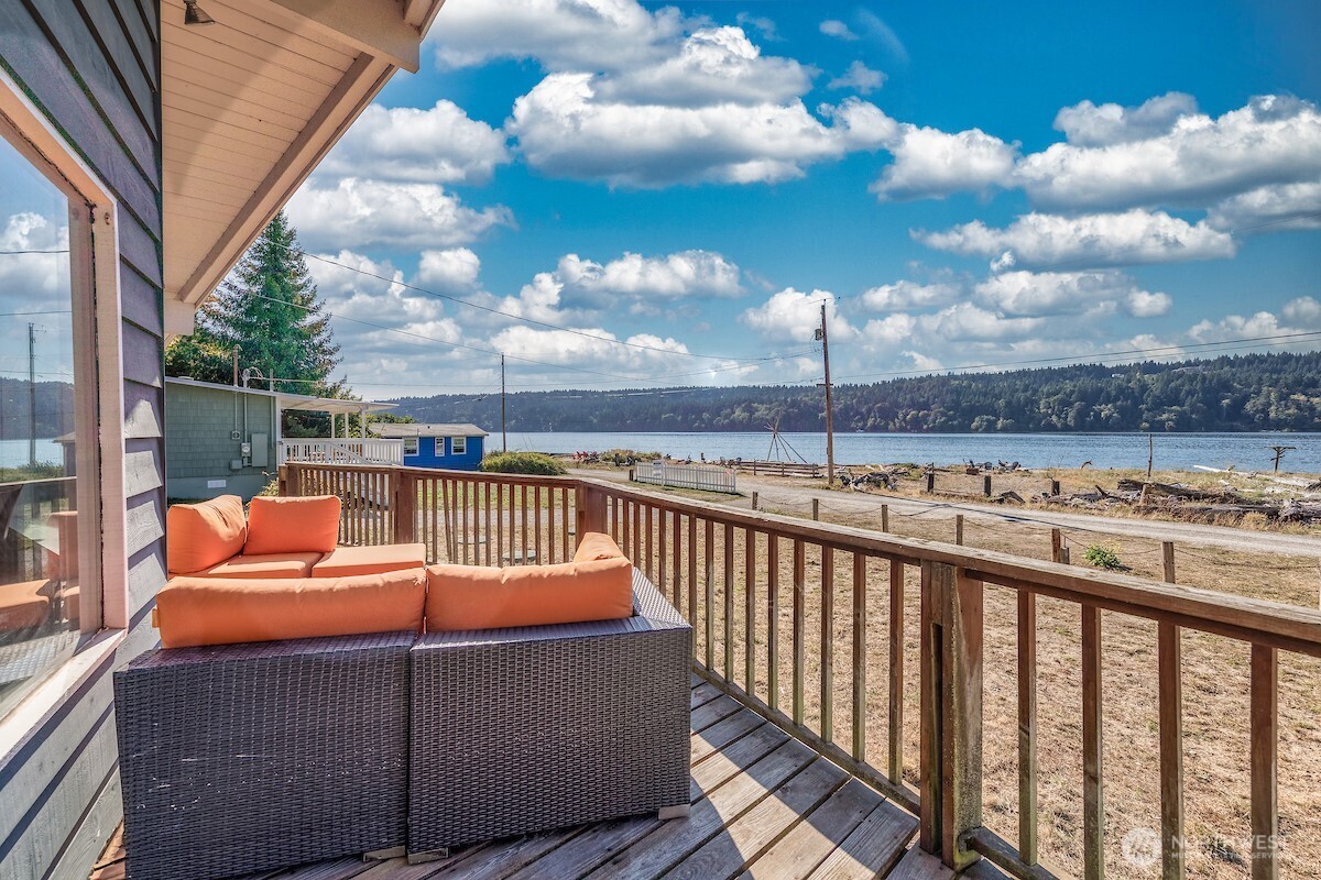 27826 Manzanita Beach Road Southwest Vashon, WA 98070 - Photo 2 of 31 Gallery Image 2