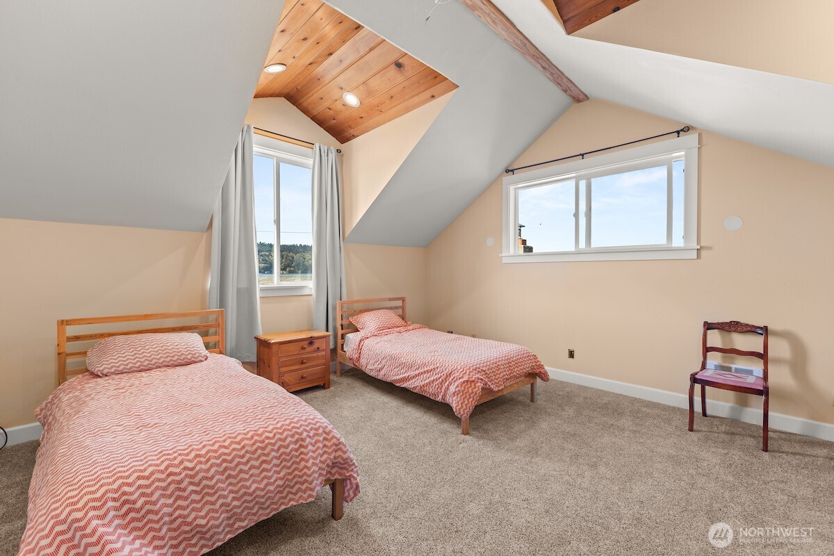 27826 Manzanita Beach Road Southwest Vashon, WA 98070 - Photo 21 of 31 Gallery Image 21