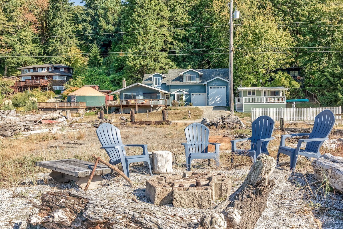 27826 Manzanita Beach Road Southwest Vashon, WA 98070 - Photo 3 of 31 Gallery Image 3