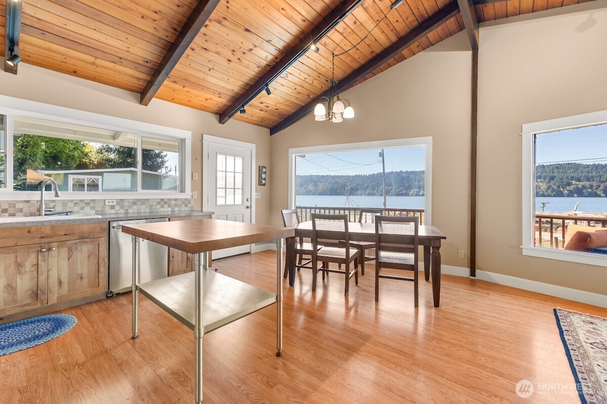 27826 Manzanita Beach Road Southwest Vashon, WA 98070 - Photo 5 of 31 Gallery Image 5