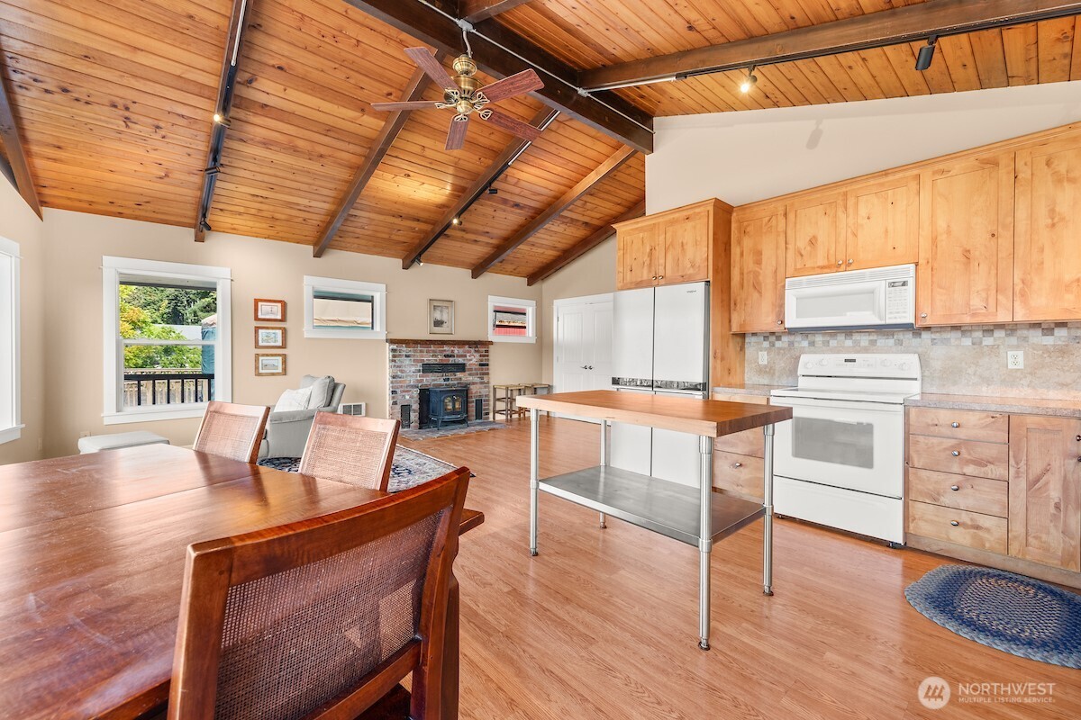 27826 Manzanita Beach Road Southwest Vashon, WA 98070 - Photo 6 of 31 Gallery Image 6