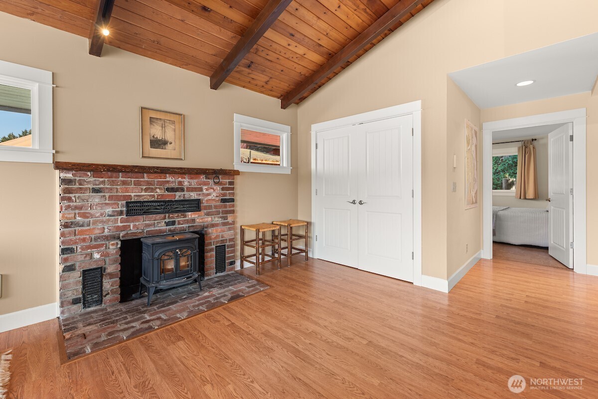27826 Manzanita Beach Road Southwest Vashon, WA 98070 - Photo 9 of 31 Gallery Image 9