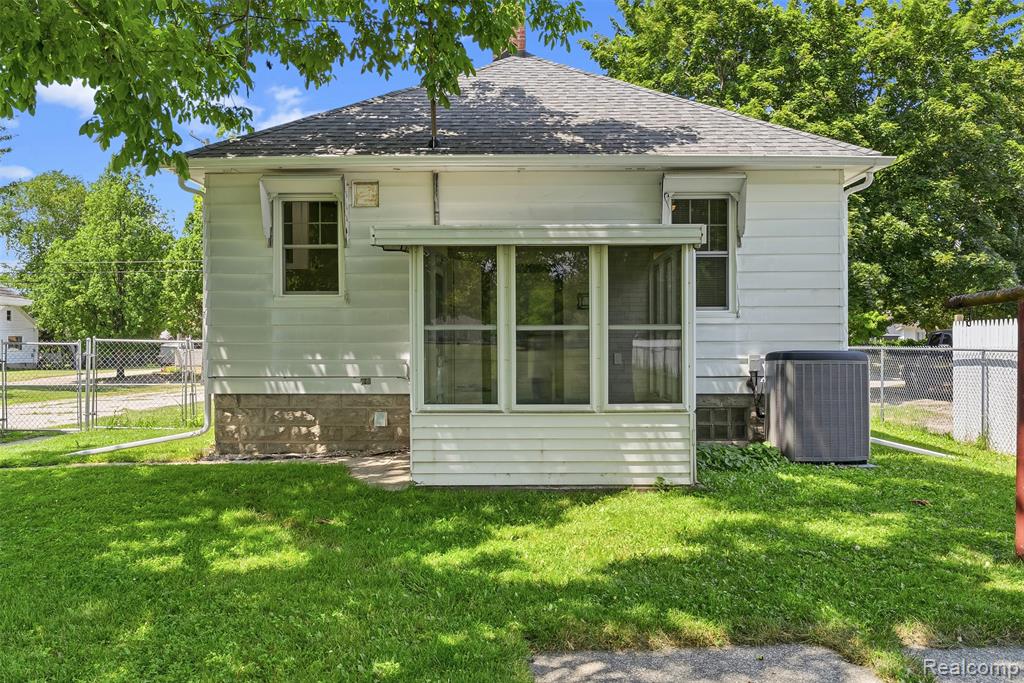 1709 Michigan Avenue Bay City, MI 48708 - Photo 35 of 42
