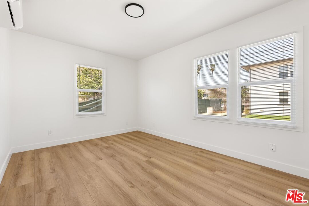 8716 Ramsgate Avenue Los Angeles, CA 90045 - Photo 13 of 37