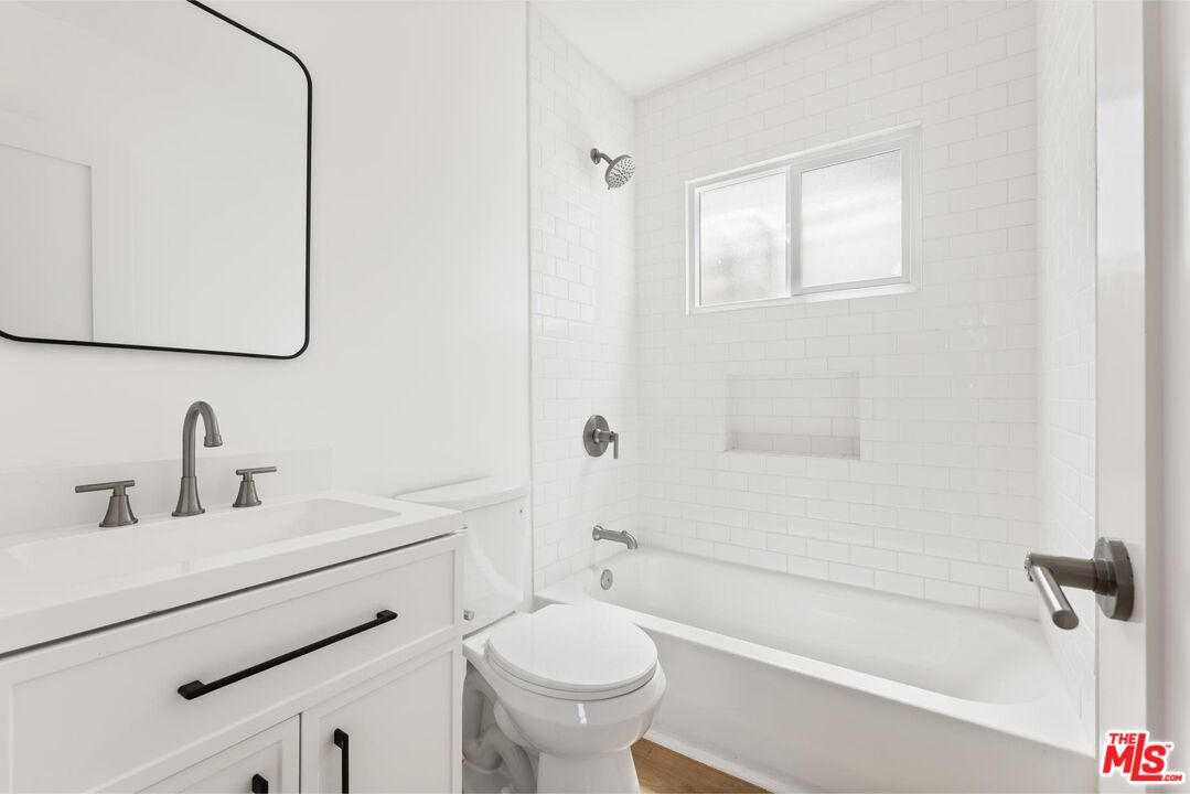 8716 Ramsgate Avenue Los Angeles, CA 90045 - Photo 14 of 37