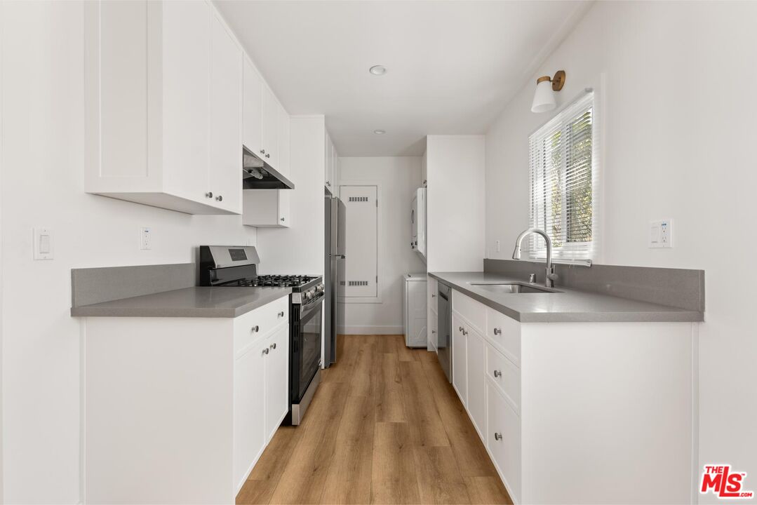 8716 Ramsgate Avenue Los Angeles, CA 90045 - Photo 15 of 37