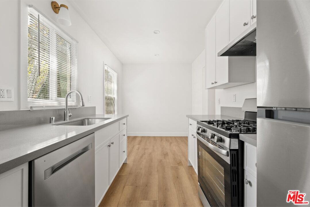 8716 Ramsgate Avenue Los Angeles, CA 90045 - Photo 16 of 37