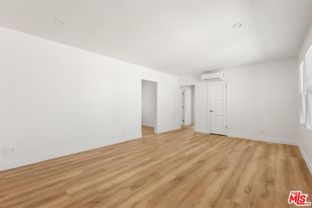 8716 Ramsgate Avenue Los Angeles, CA 90045 - Photo 18 of 37