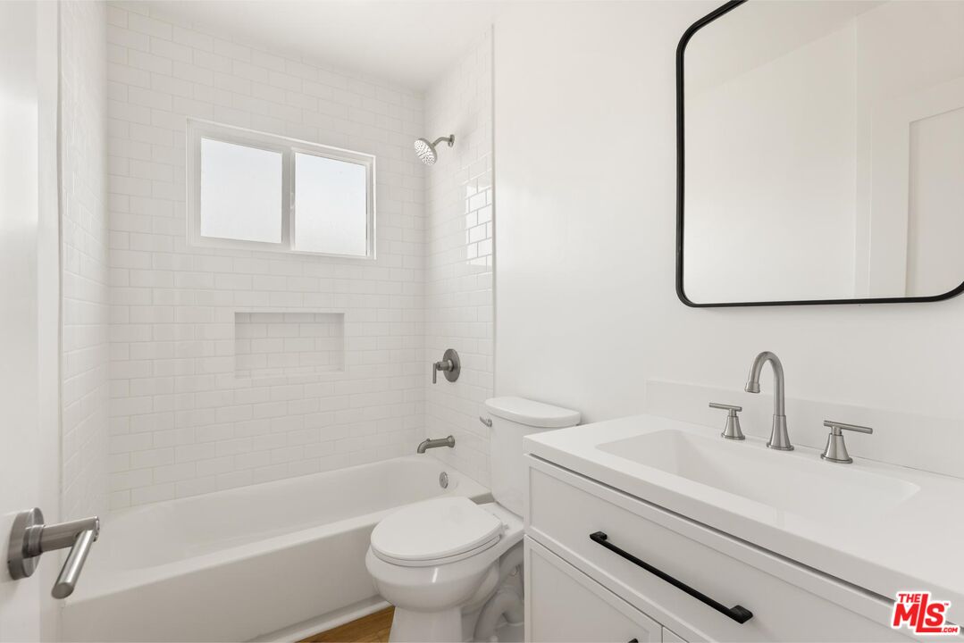 8716 Ramsgate Avenue Los Angeles, CA 90045 - Photo 21 of 37