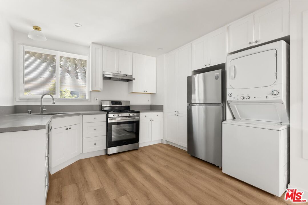 8716 Ramsgate Avenue Los Angeles, CA 90045 - Photo 23 of 37