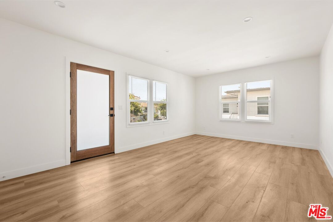 8716 Ramsgate Avenue Los Angeles, CA 90045 - Photo 25 of 37