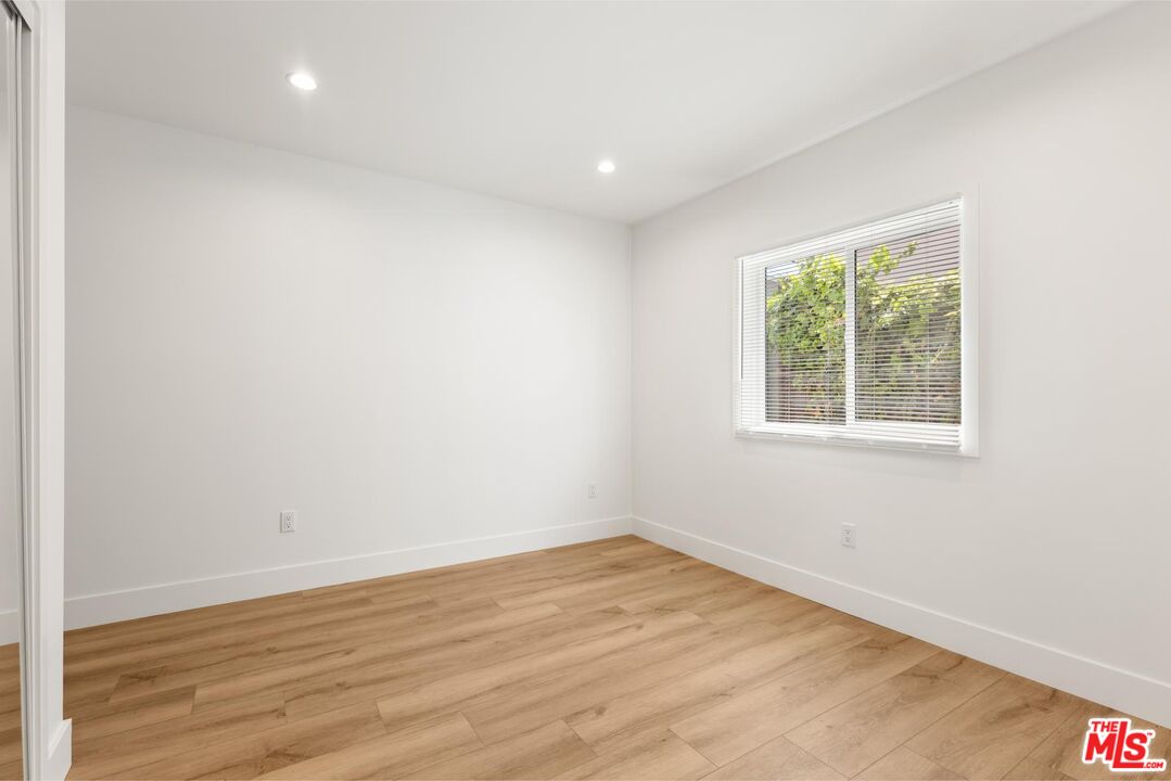 8716 Ramsgate Avenue Los Angeles, CA 90045 - Photo 28 of 37