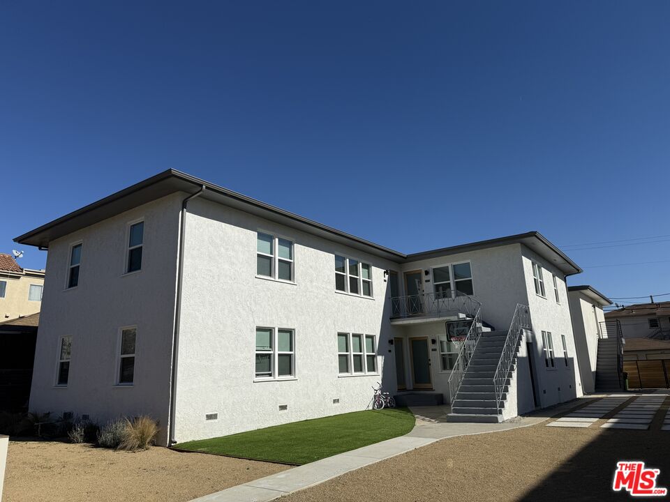 8716 Ramsgate Avenue Los Angeles, CA 90045 - Photo 7 of 37