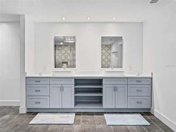 a view of empty room with wooden floor and ceiling fan