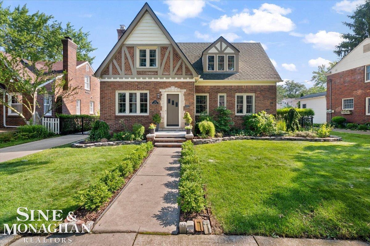 424 Touraine Road Grosse Pointe, MI 48236 - Photo 2 of 46 50215211-92f54454-73ed-4aa2-8ba2-cab7ad3a823b.JPG