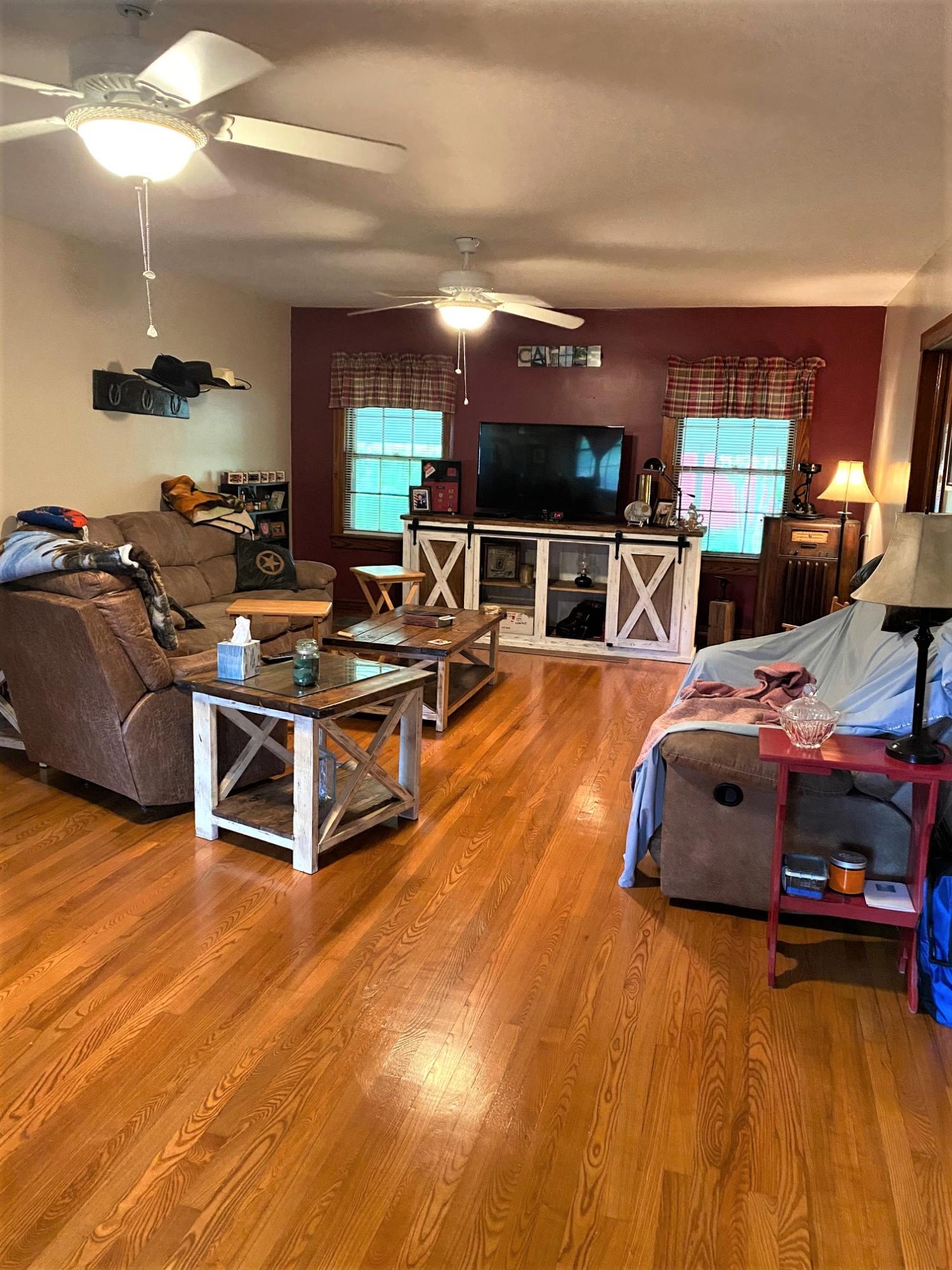 1336 George Malone Road Greeneville, TN 37745 - Photo 11 of 32 George Malone Road Living room
