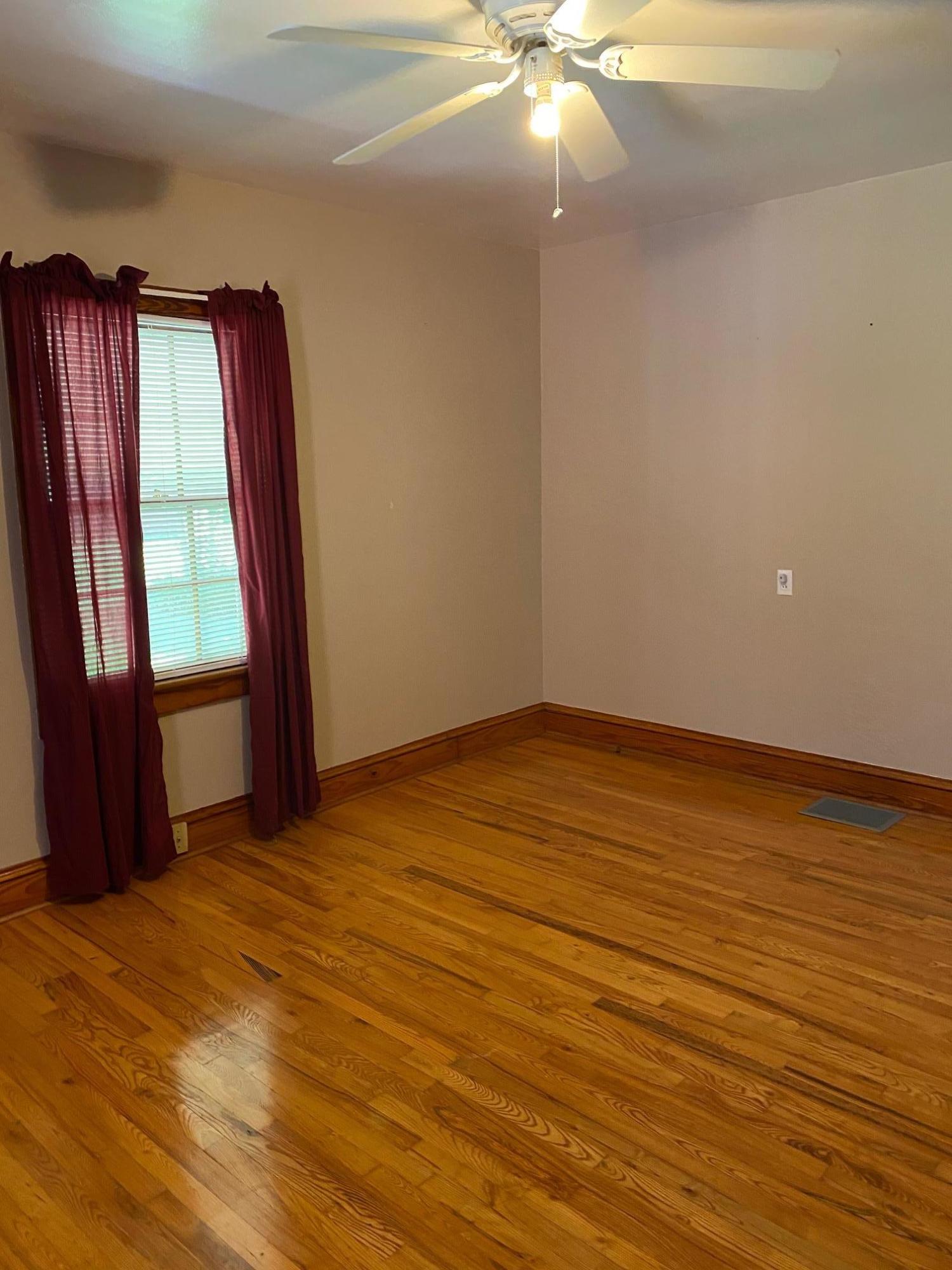 1336 George Malone Road Greeneville, TN 37745 - Photo 19 of 32 Castle Bedroom 1