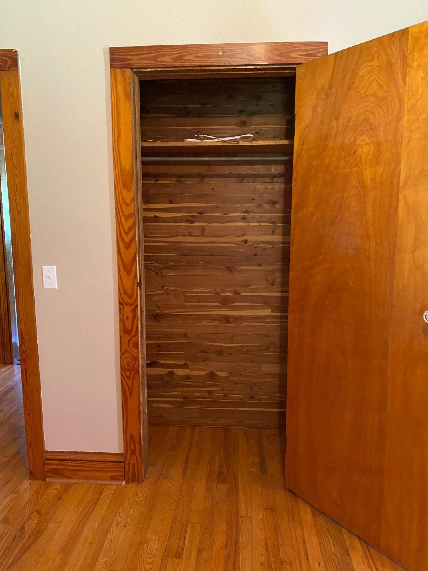 1336 George Malone Road Greeneville, TN 37745 - Photo 21 of 32 Castle Cedar Closet